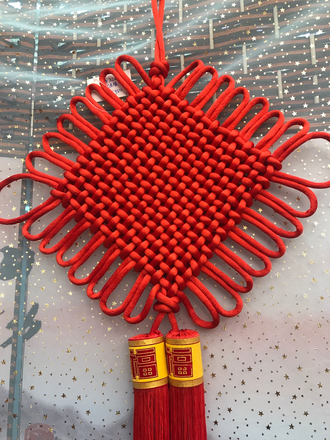 Close-up of a detailed 32 knot showing texture and precision