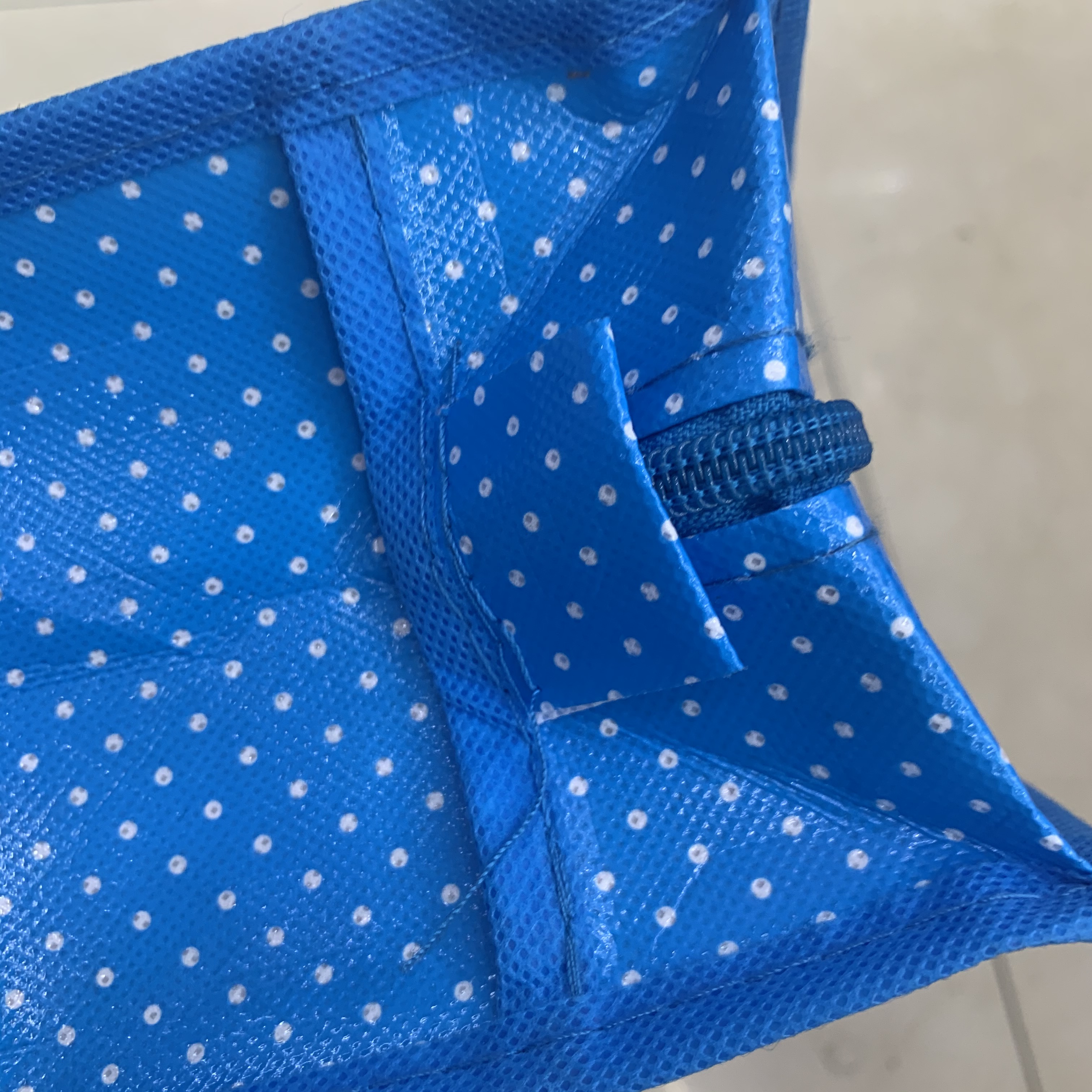 Foldable bag filled with books, tablet, and water bottle