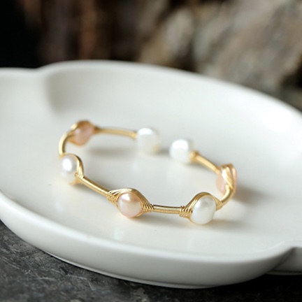 New handcrafted bracelet with natural pearls and original design, fashionable bracelet jewelry