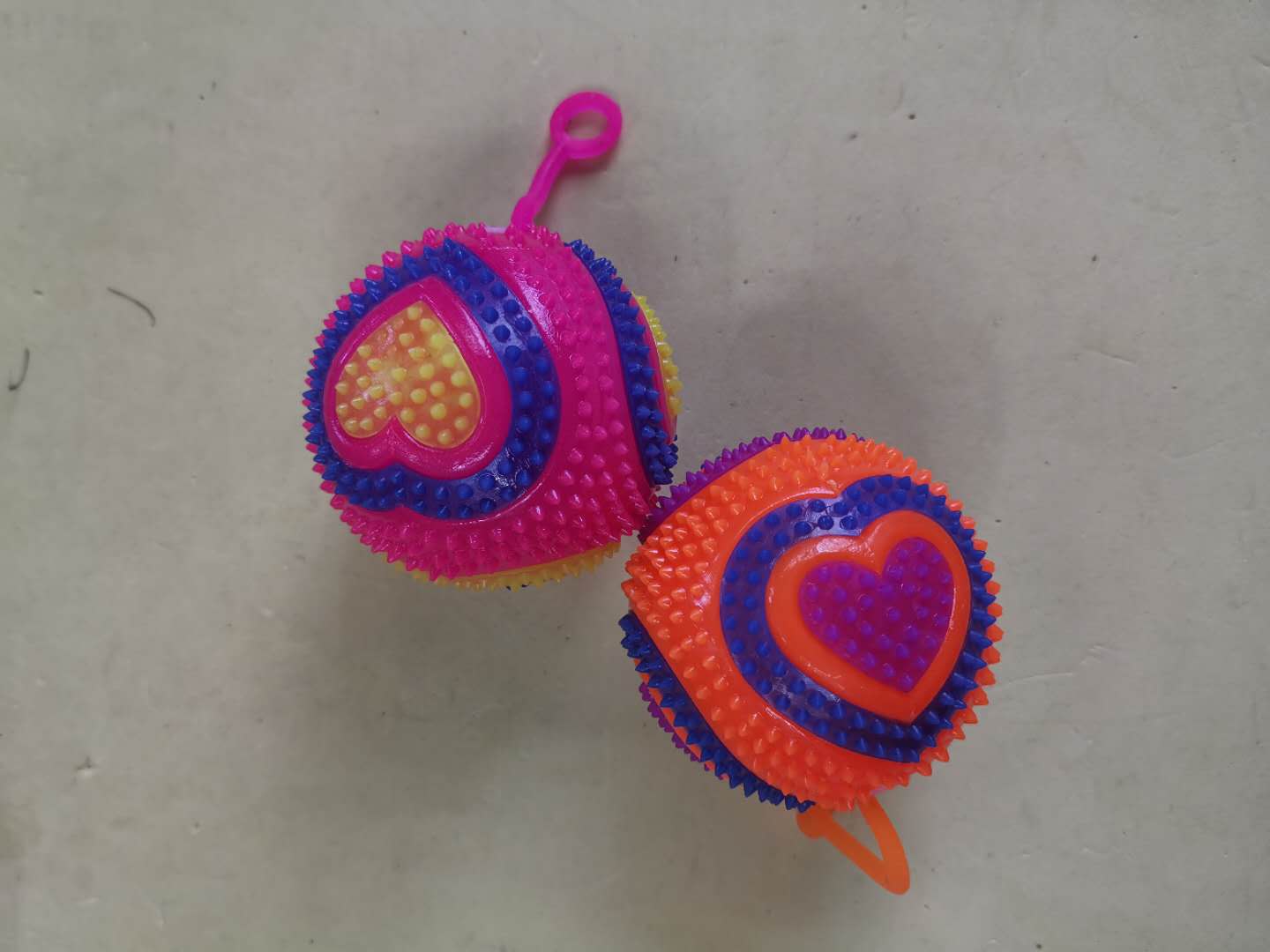 Flashing sound heart-shaped pattern ball, flashing and glowing toy, flashing children's educational toy details Picture