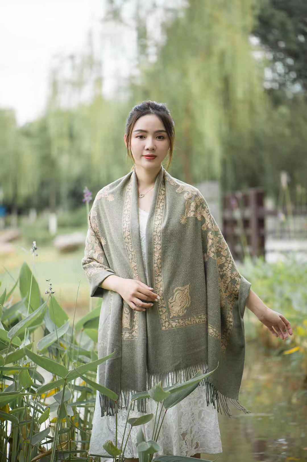 Ladies Fashion Trend Everything With Classic Tassel Embroidered Applique Diamond Cashmere Shawl details Picture