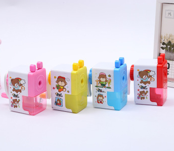 Zhengrong hand-operated cute pencil sharpener automatically into the pencil sharpener children's cartoon pencil holder full figure