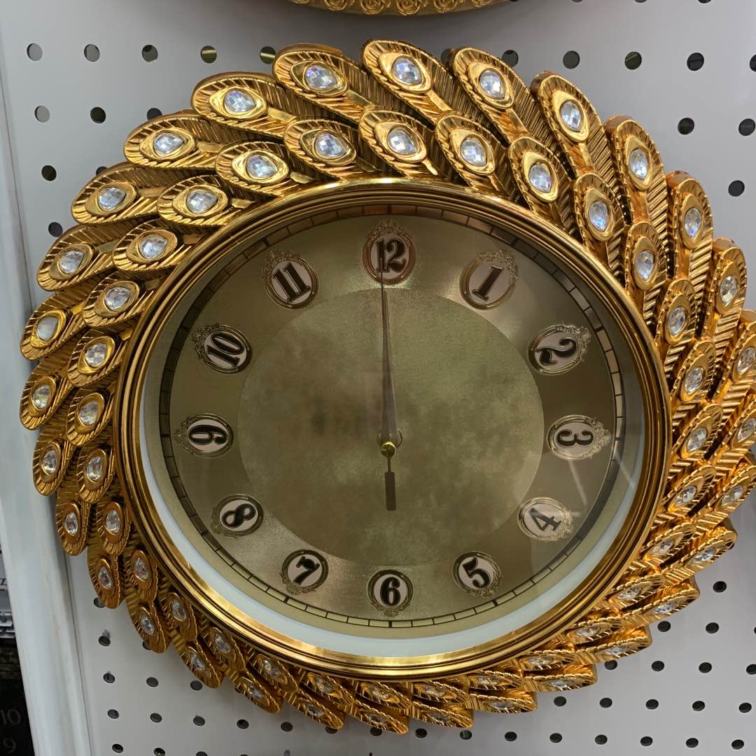 Simple and modern large wall clock, silent living room clock, home personalized, creative, fashionable and artistic wall watch, quartz clock, all gold