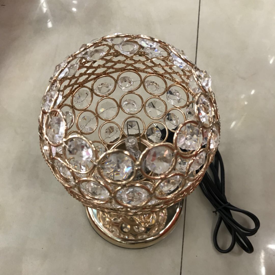 The eye-catching crystal spherical bedroom lamp offers a luxurious and noble experience, with a perfect appearance level details Picture