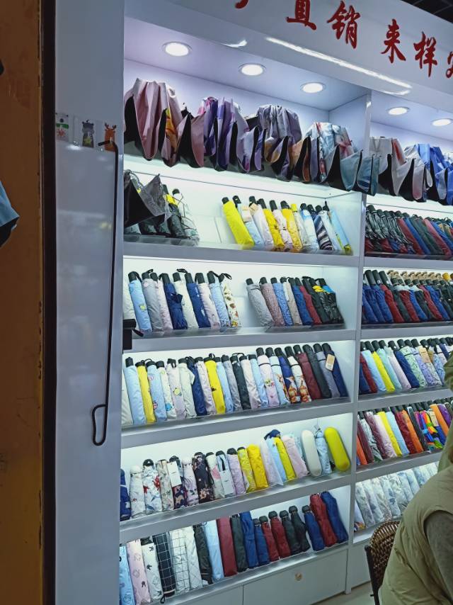 Yiwu Tiancai Umbrella Industry Co., LTD describe pic - 1