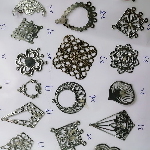 A variety of customizable iron flower piece pendants, hollowed-out multi-hole hanging pieces, earrings, pendants, bracelets, anklets, flower piece clothing accessories details Picture