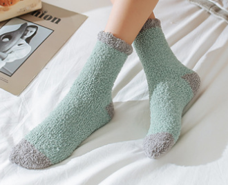 珊瑚绒袜子女士冬季毛巾居家加厚睡眠雪地板袜中筒袜半边绒袜子