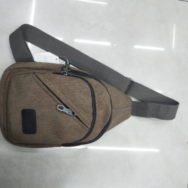 2020厂家直销涤纶材质热卖新款男款腰包图