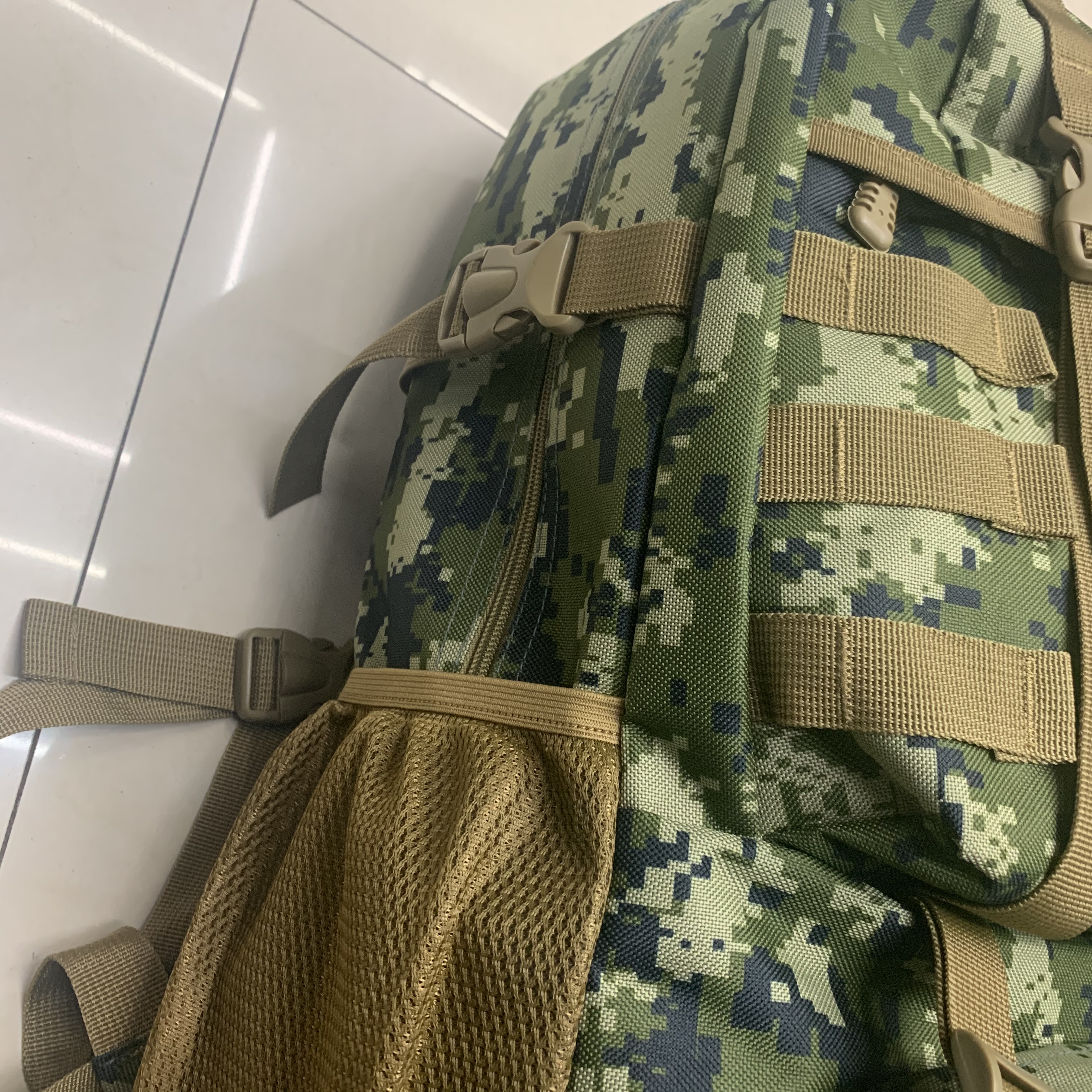 双肩包/旅行包/迷彩战术包产品图