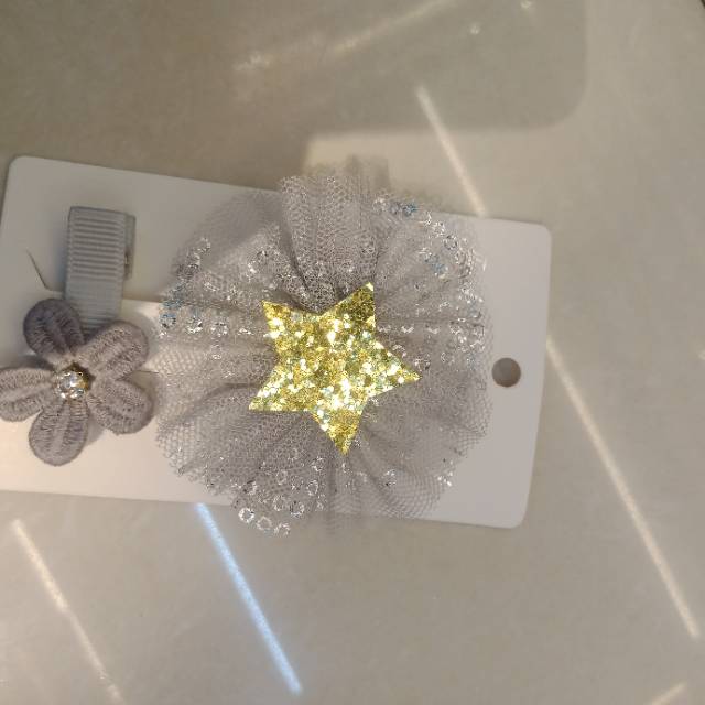 Petal-shaped hairpins for girls in light gray thumbnail