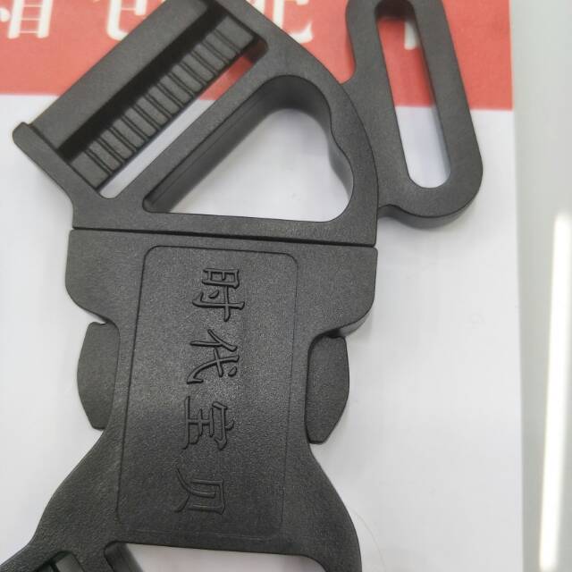 Press the switch, bag rope buckle, snap buckle, shoulder buckle, backpack and hiking bag accessories details Picture
