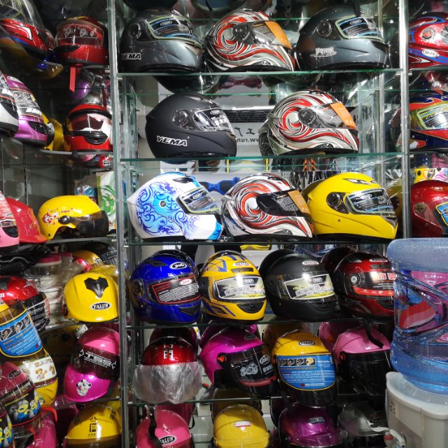 He Aiqiu Helmet Shop describe pic - 1