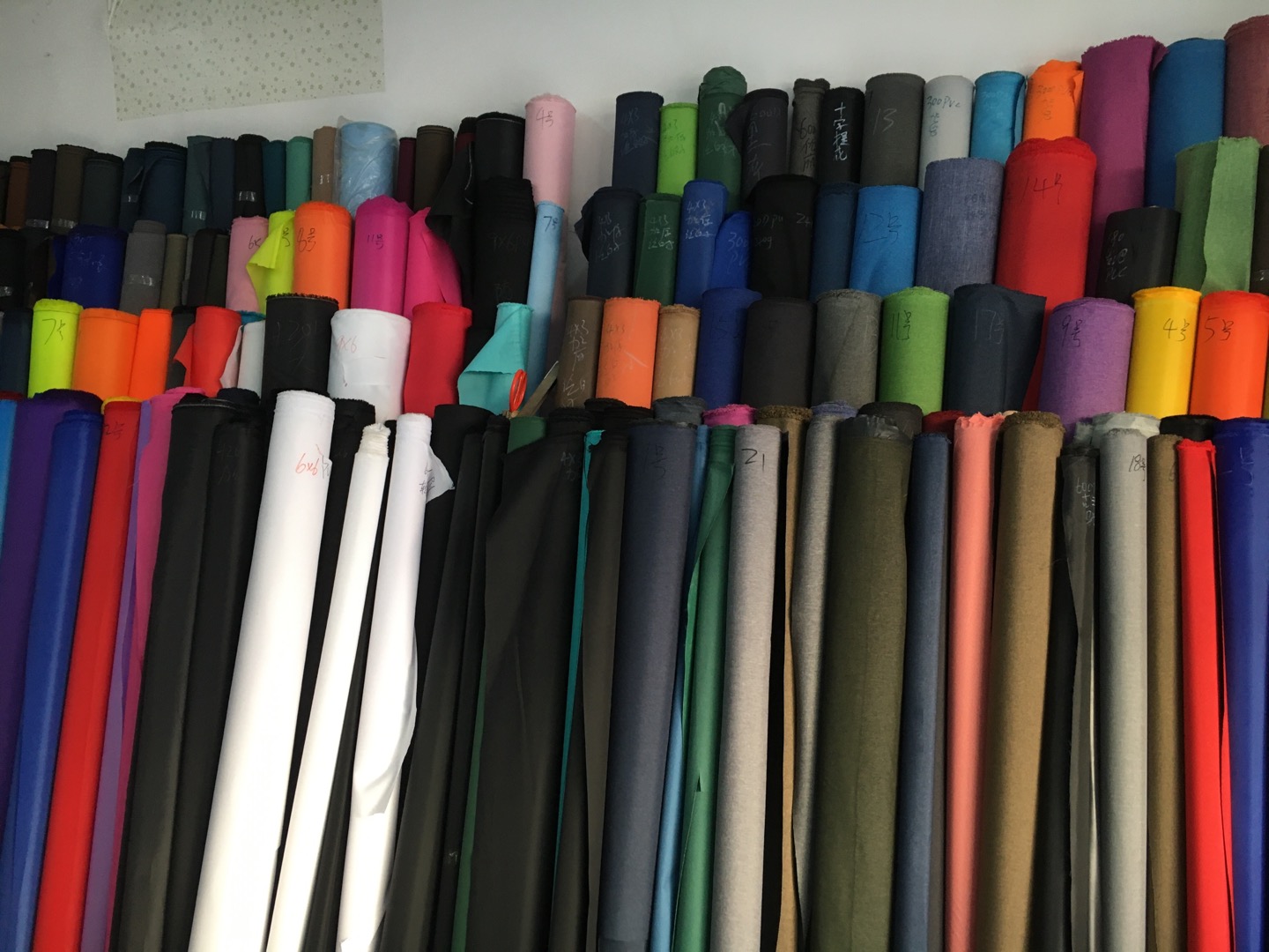 Yiwu Hewang Bag Materials Co., LTD describe pic - 1