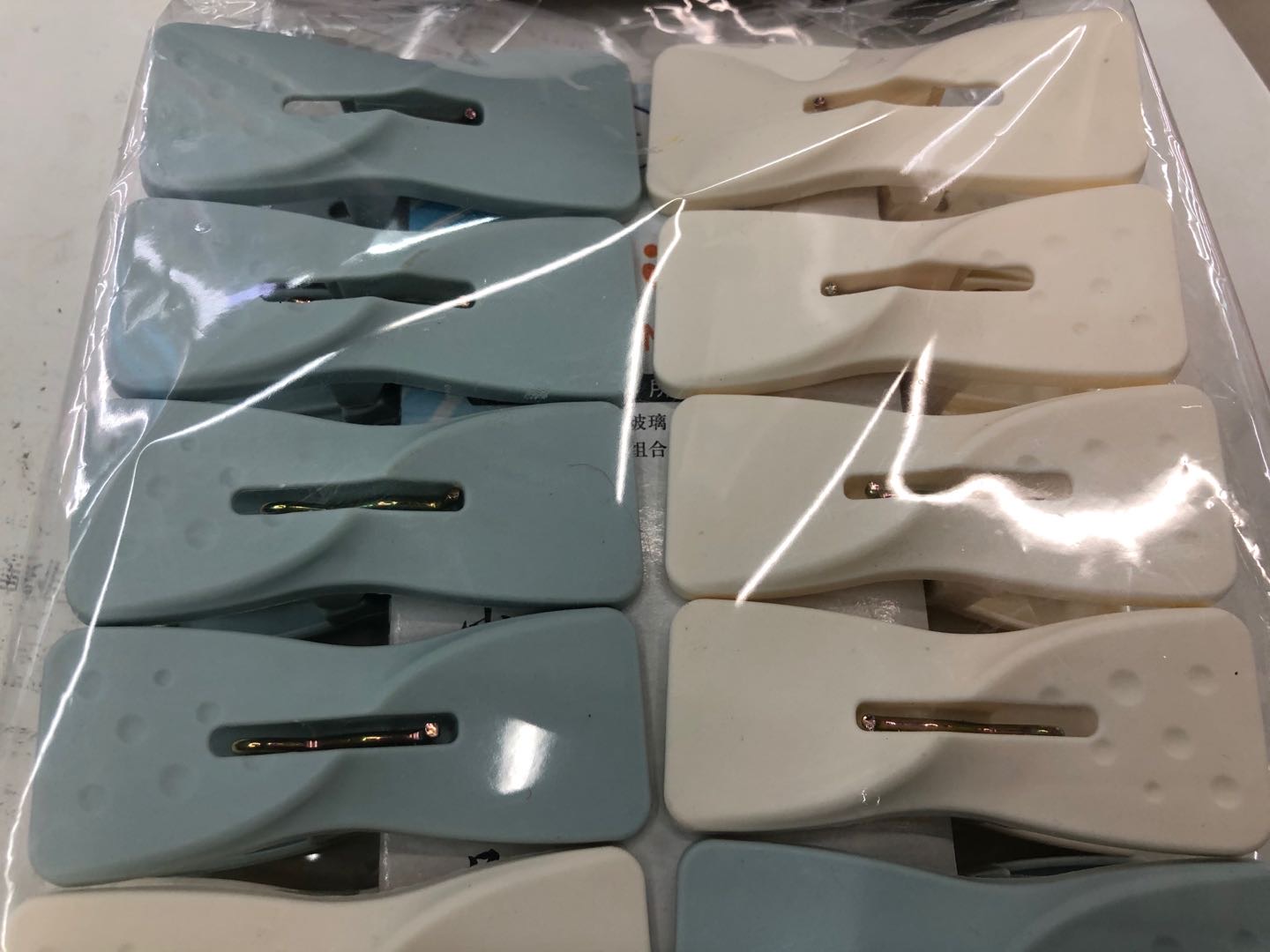 Multifunctional Thickened Plastic Clip Solid Color Windproof Clothespin Clothespin details Picture