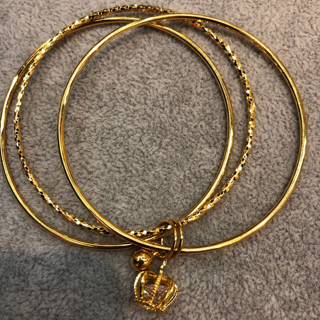 Gift box with Crown Bell Bracelet inside