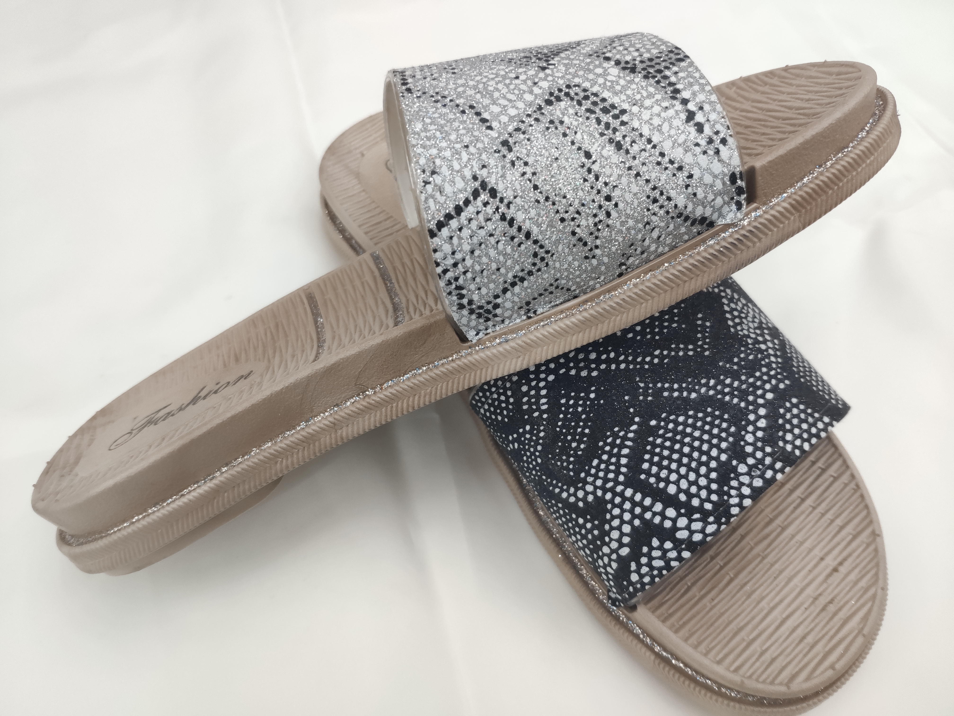 In summer, women can wear flat sandals with snake skin patterns over their flip-flops details Picture