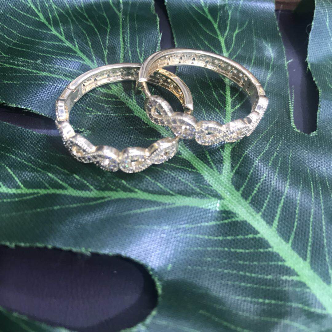 European and American exaggerated large circle earrings, feminine charm, circular earrings, simple stud earrings, Korean version circular ear rings details Picture