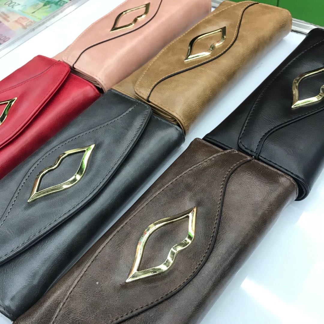 新品纯色薄轻奢唇印北欧风格三折钱包卡包柔软皮层手拿包产品图