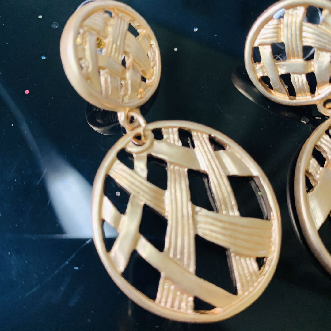 Earrings Alloy Material Retro Palace Hollow Earrings Western Antique Engraved Ins Recommended Specification drawing