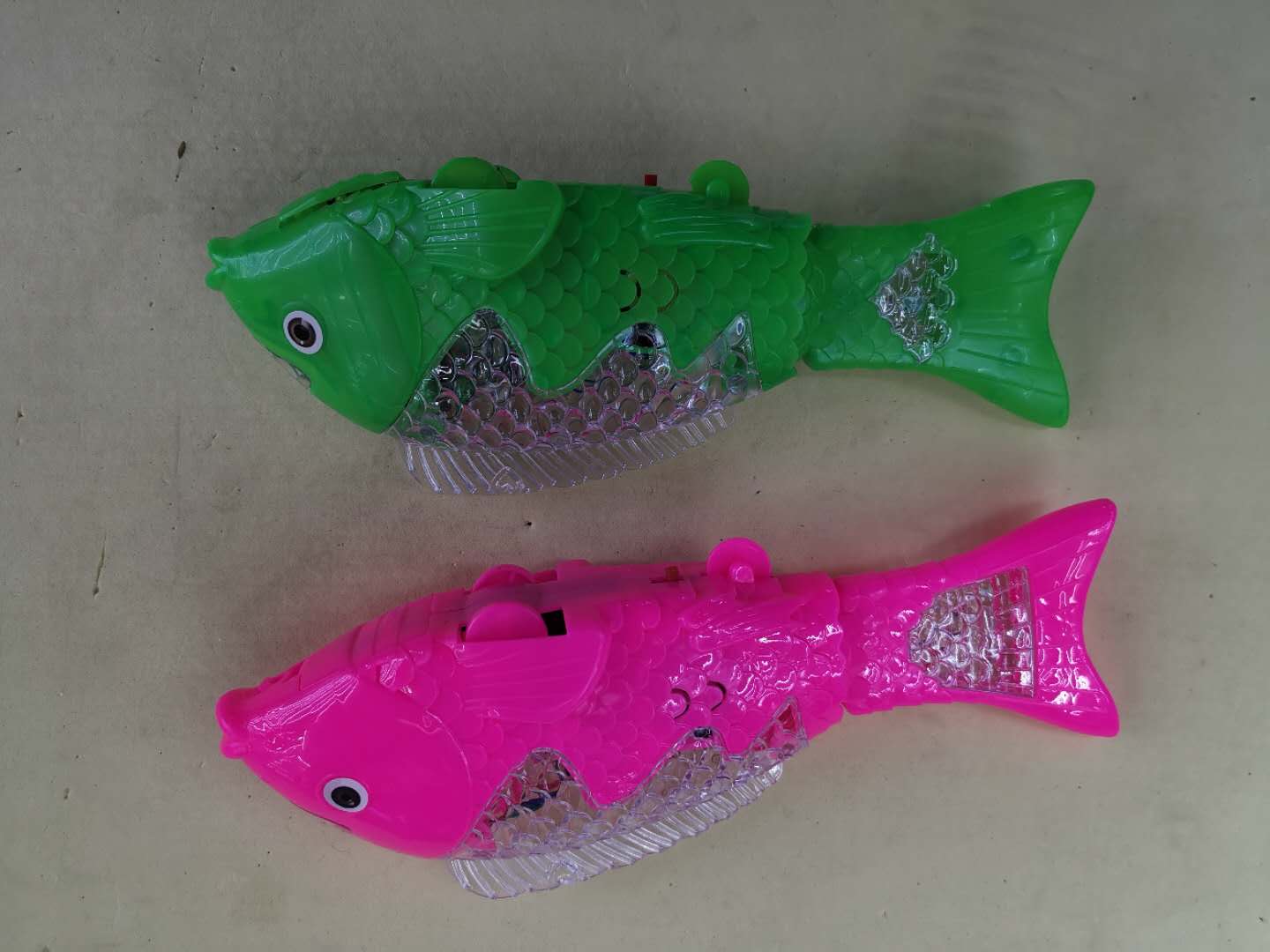 抖音同款网红牵线电动小鱼宝宝玩具爬行会跑的儿童走路玩具