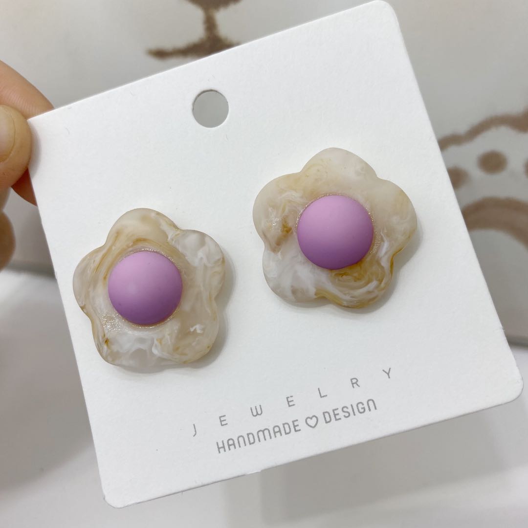 Japanese and Korean fresh, small flower-shaped candy-colored fashionable earrings, Korean style earrings, sweet and cute in temperament Specification image