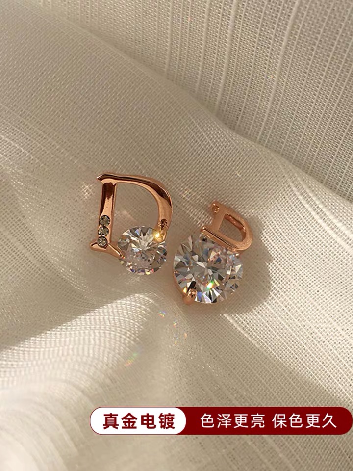 Minimalist spring stud earrings for women, 2020 new trendy D-letter Korean style asymmetrical women's earrings
