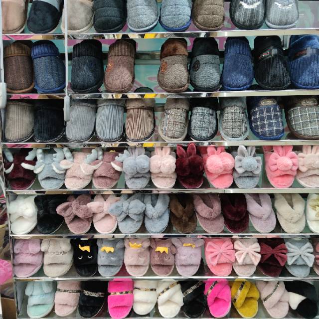 Longxiang Foreign Trade Footwear Industry describe pic - 1