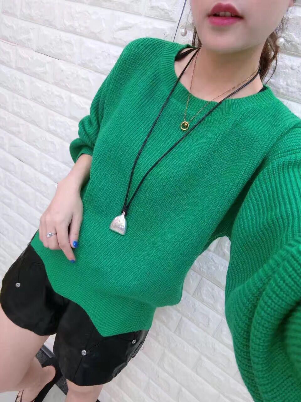 The new Korean version of women's sweaters comes in a variety of colors. Welcome both new and old customers to visit.