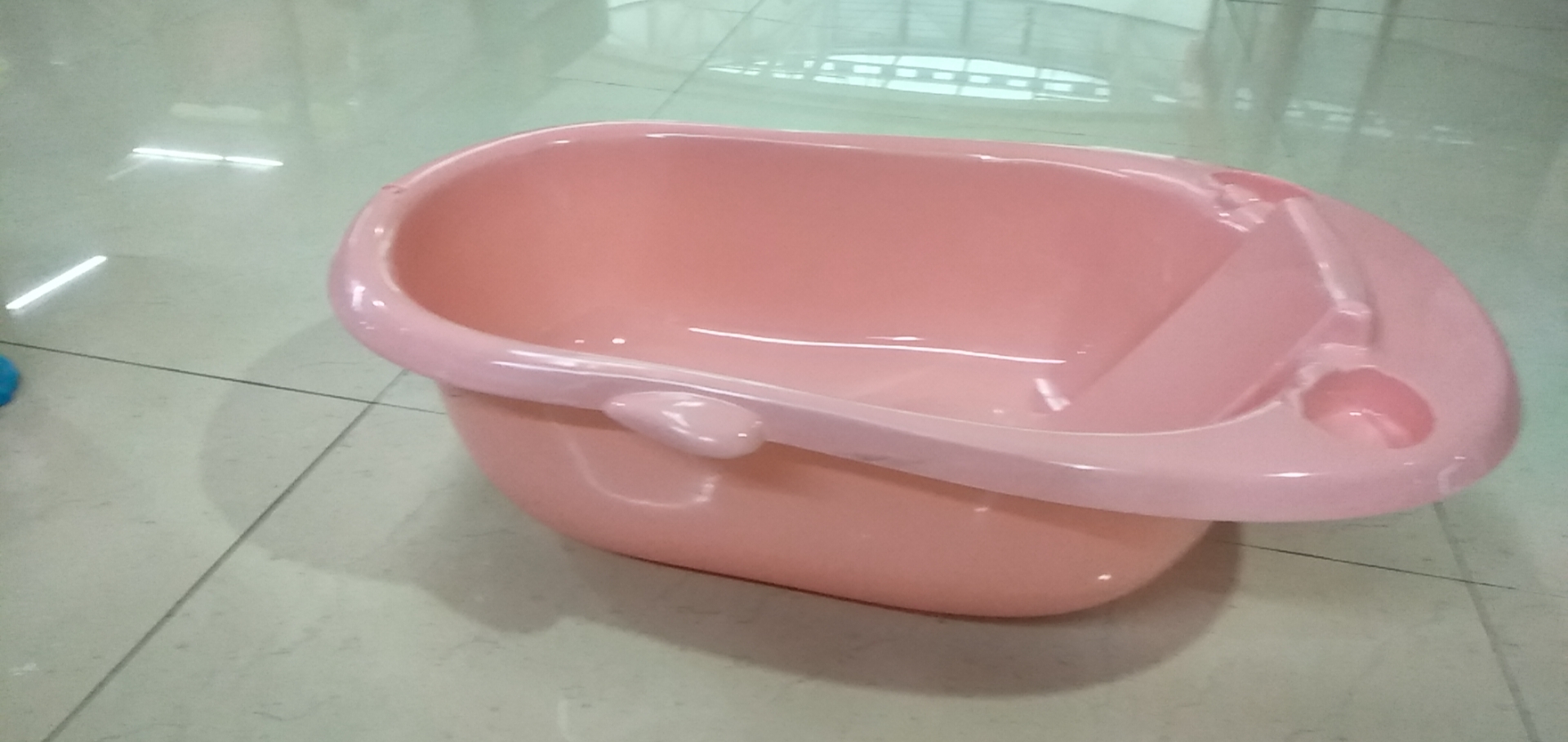 Model 016 plastic children's bathtub