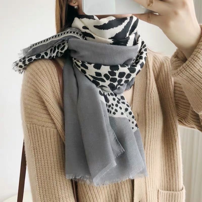 女士时尚潮流简约围巾丝巾披肩两用休闲款民族风细节图