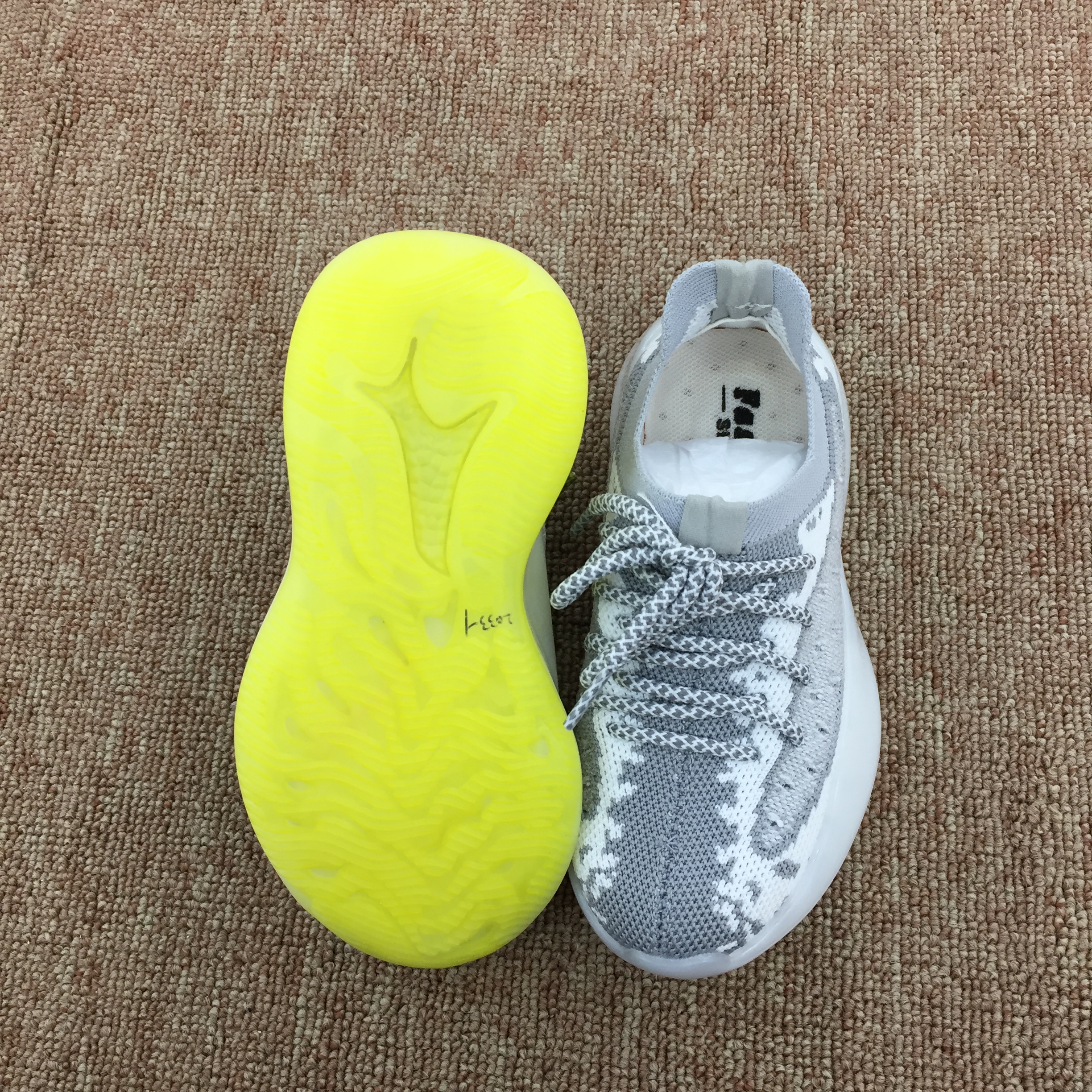 2020新款夏季爆款儿童运动鞋时尚靓鞋高档旅游鞋休闲鞋细节图