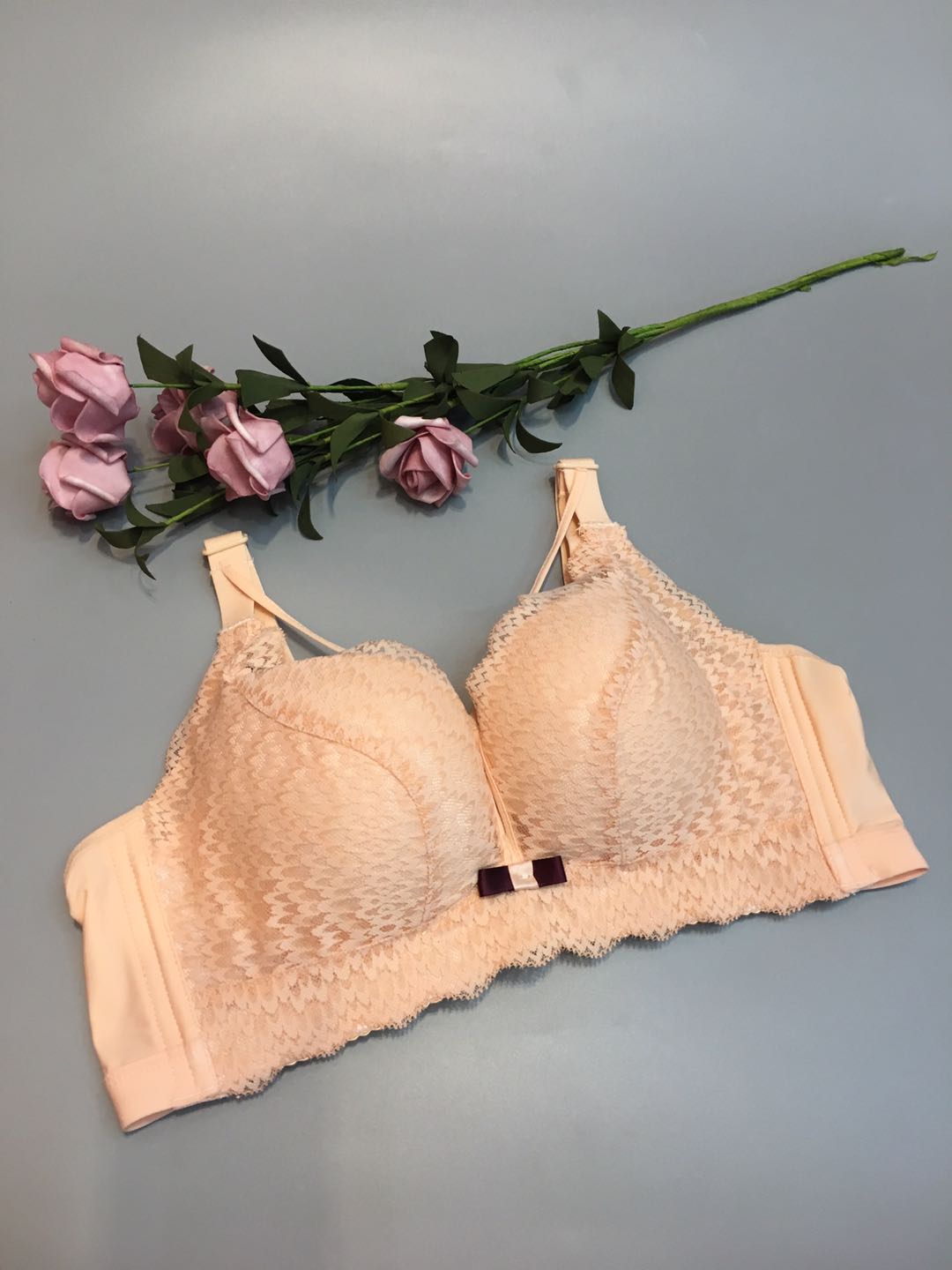 Medium thick lace seamless bra
