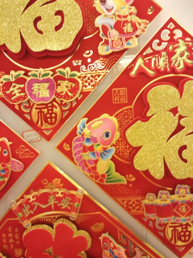 Velvet red base with golden fook details Picture