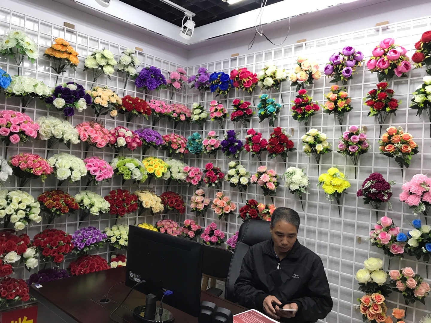 Wang Shouhua Silk Flower Accessories Store describe pic - 1