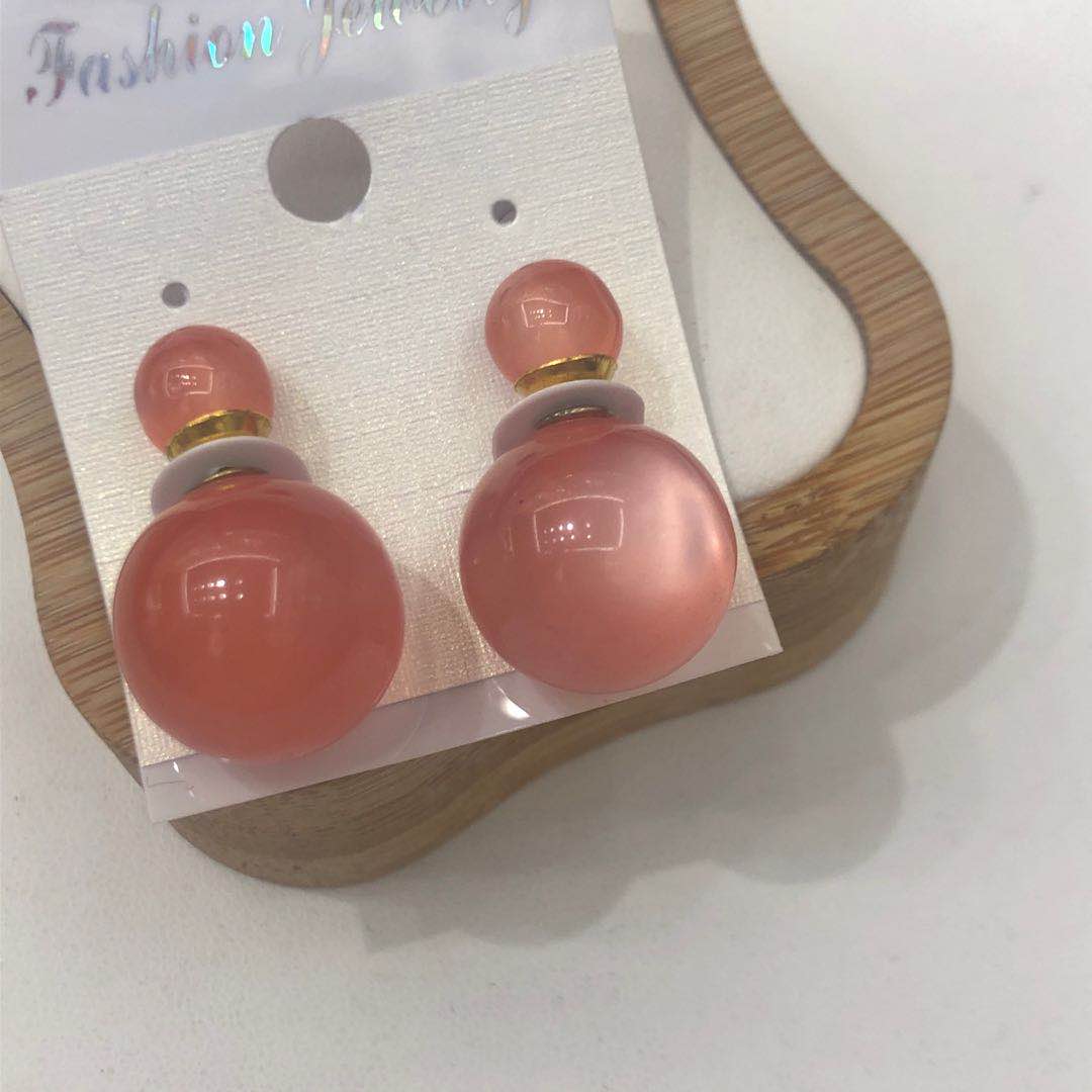 2022 Stylish and stylish round bead color ear-clipped front and back eco-friendly color cute and sweet cat eye imitation niche anti-allergy earrings details Picture