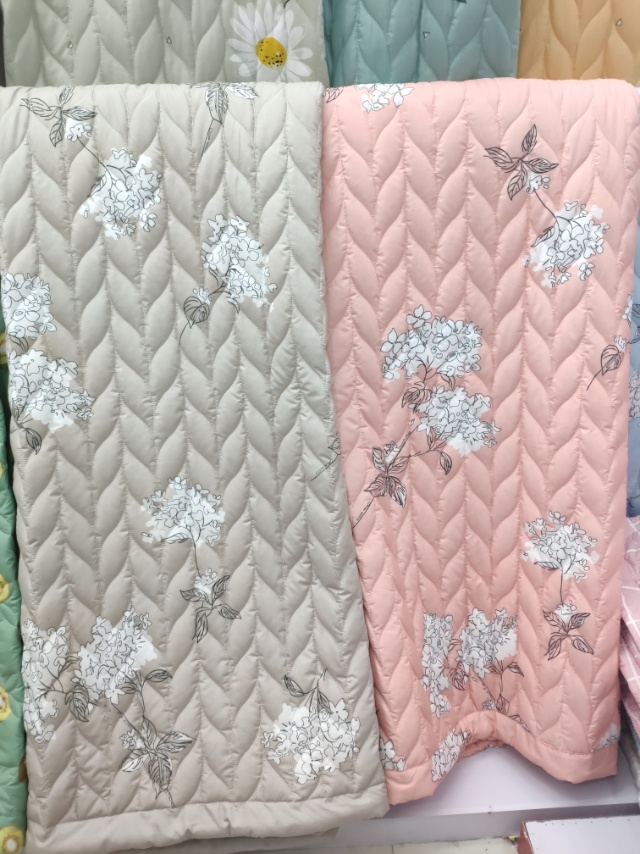 Spring and summer 2020 new product manufacturers direct rose cotton air conditioning quilt thumbnail