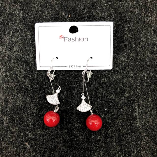 Fan-shaped shell red bead pearl earrings, fashionable earrings set with diamonds
