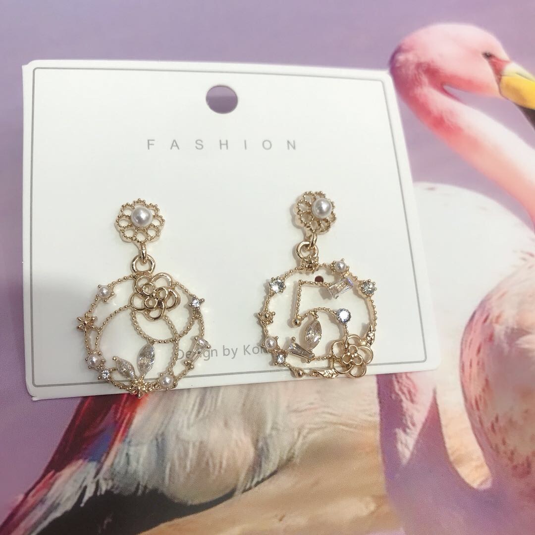 Court retro earrings with slightly inlaid pearls, elegant and simple luxury earrings Specification image