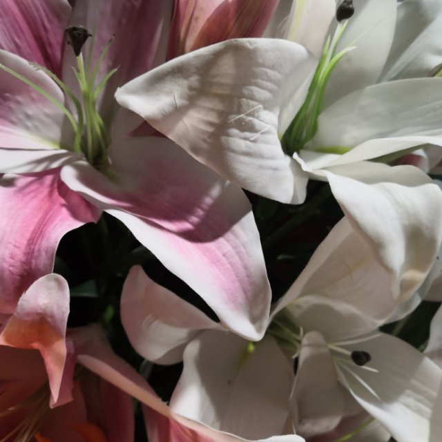 Yiwu quality gradient lily artificial flowers, living room, hotel lobby artificial flowers, factory direct sales, artificial flowers, artificial lilies, hand feel film, lilies, artificial tiger orchids, home decoration, wedding arrangement Specification image