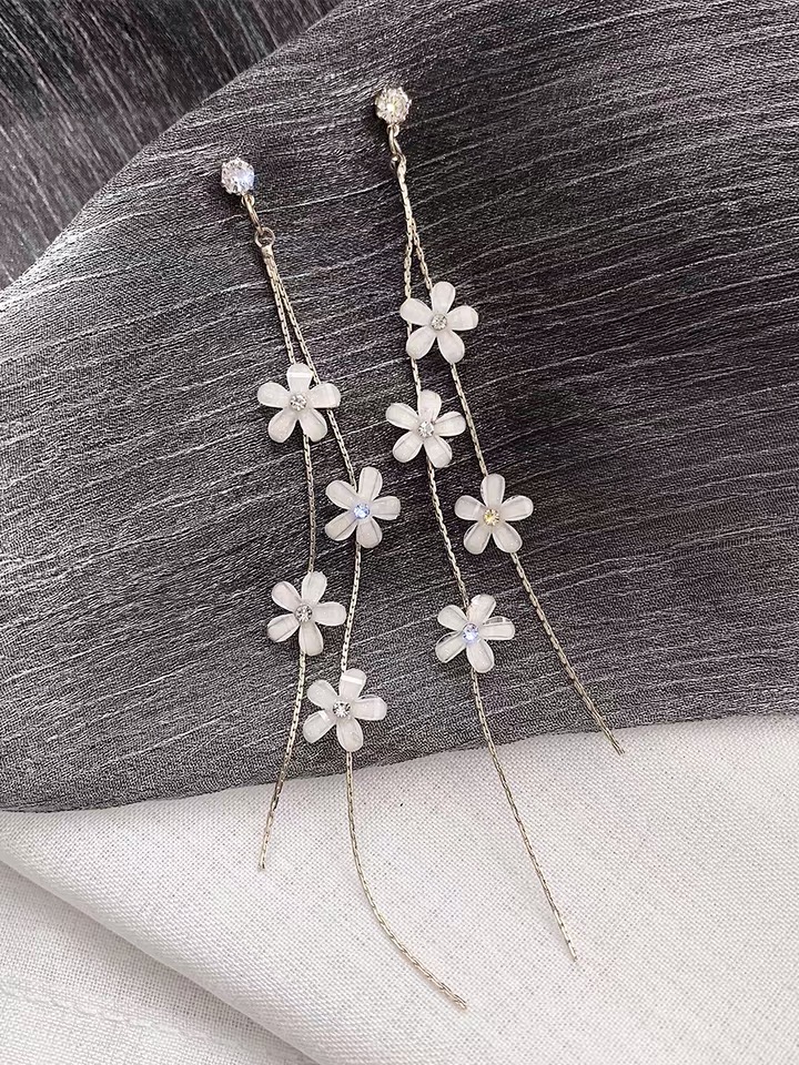 Small flower tassel earrings, 2020 new trendy white flower long Chinese-style earrings, women's stud earrings, elegant and ancient style details Picture