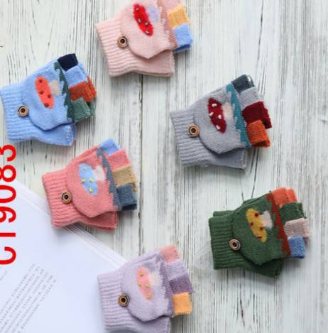 The half-fingered gloves are colorful and thickened with fleece for autumn and winter. They are cute, warm, cold-proof and windproof, suitable for outdoor use by male and female students Specification image