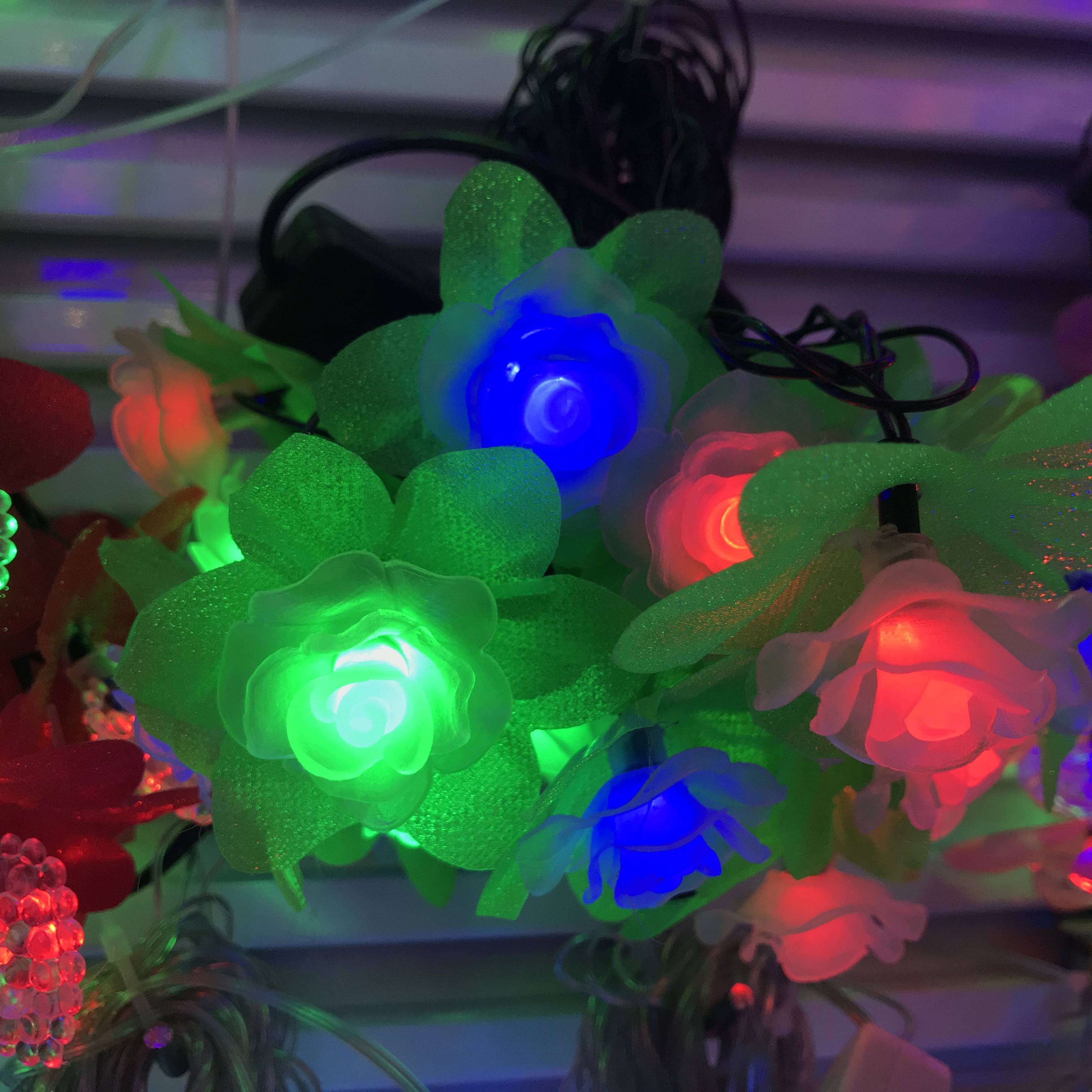 LED七彩玫瑰花彩灯闪灯串灯卧室装饰灯产品图