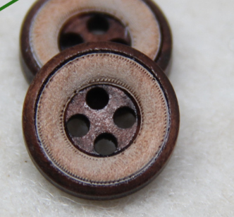 Clothing Button Wide Edge Buckle Four Eyes Wooden Button Round Button Specification drawing