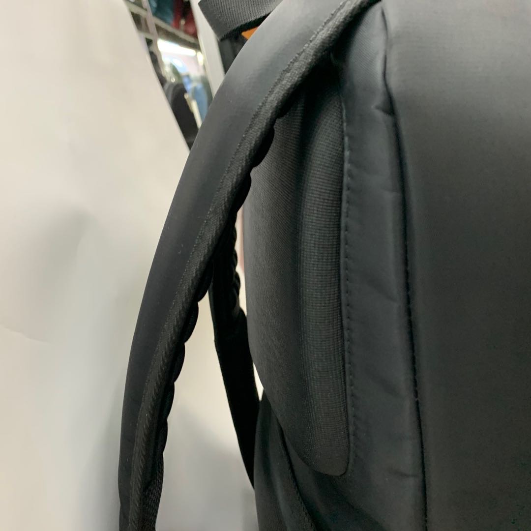Charging ports for black large-capacity washable nylon backpacks for both men and women Specification image