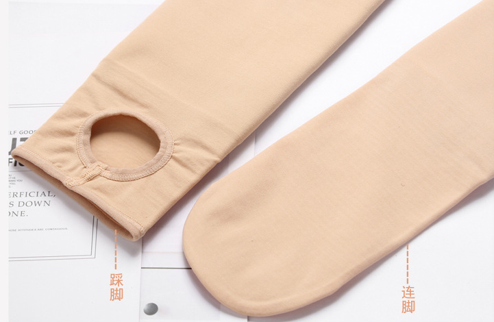 Wear fleece and thickened skin-toned one-piece pants over them with a pair of ankle boots and pantyhose Specification image