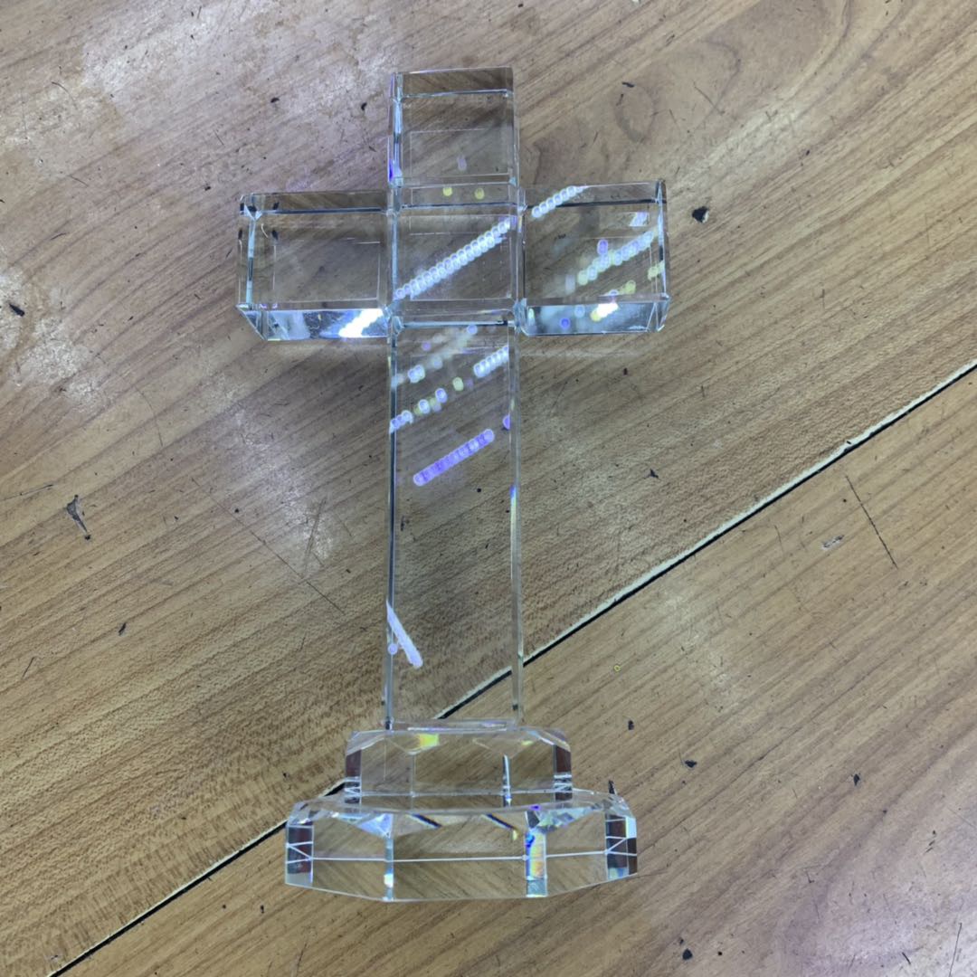 Manufacturers direct sales of glass cross type with base decoration