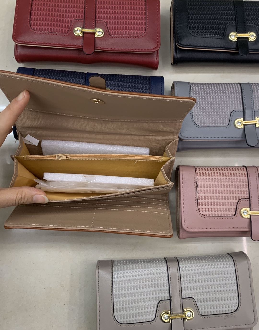 新品纯色薄款草编简约北欧风格三折钱包卡包柔软皮层手拿包细节图