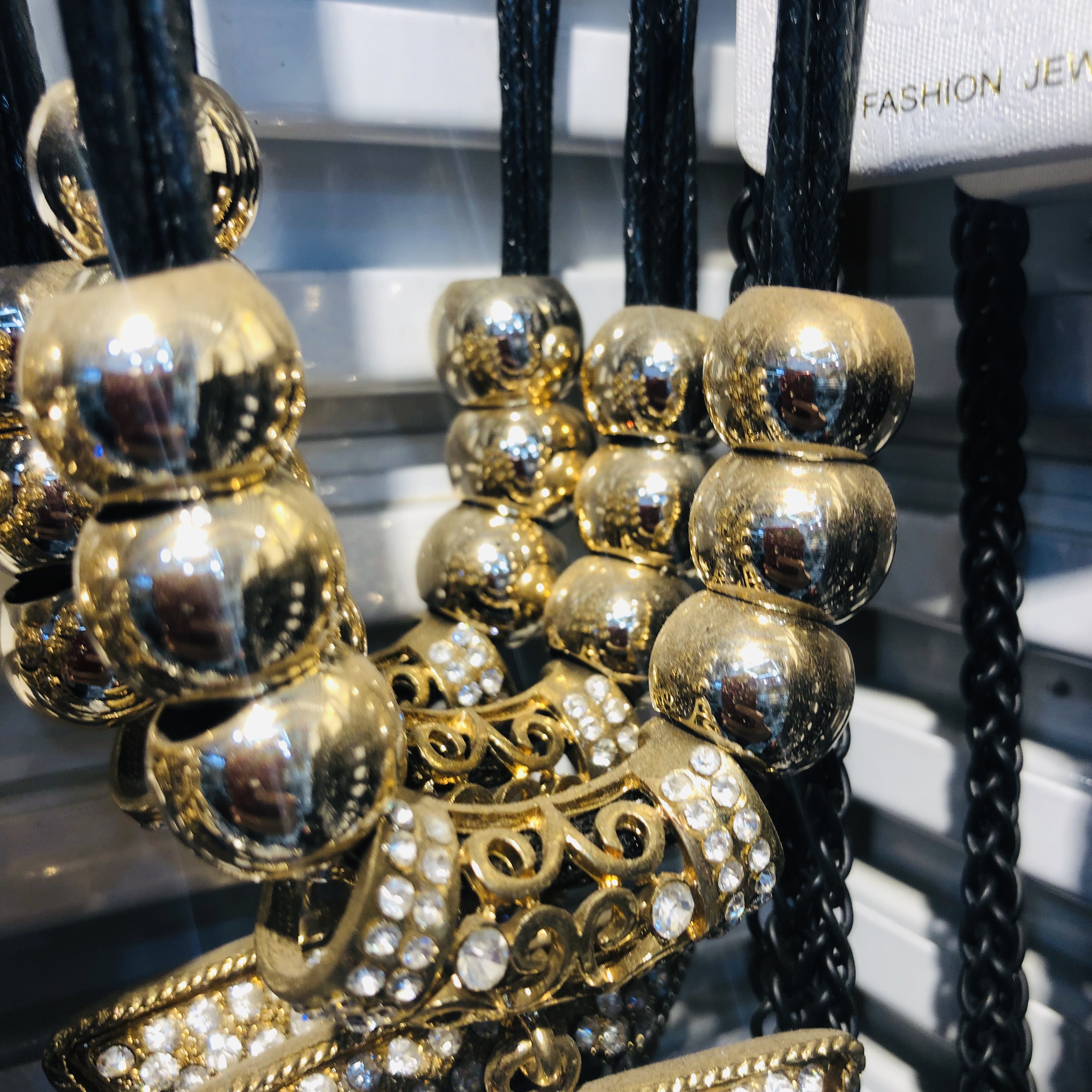 Water diamond necklace, women's retro sweater chain, long style, simple and elegant, high-end for autumn and winter details Picture