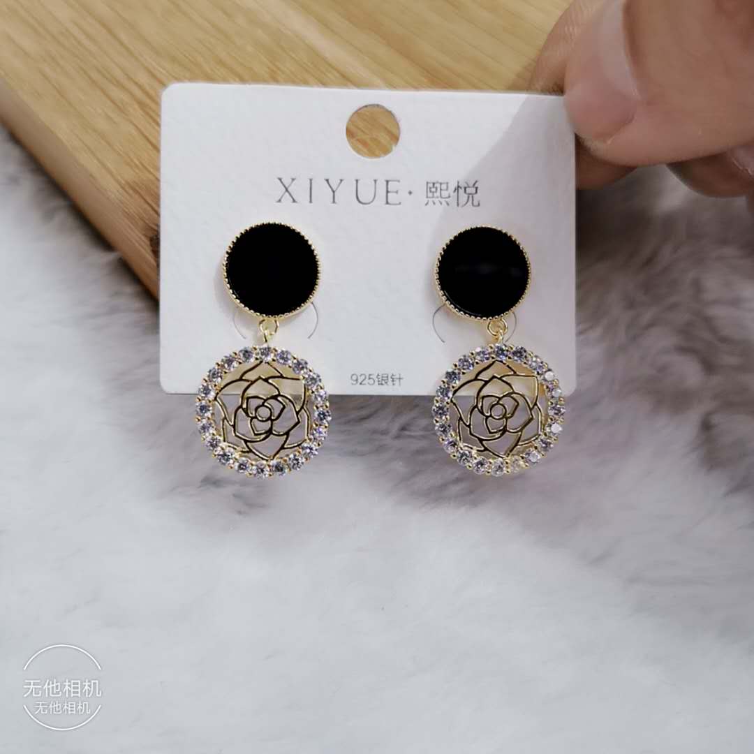 设计感镂空花朵吊坠耳环超闪耳饰银针防过敏韩版潮流耳饰产品图