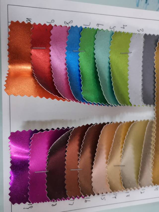 厂家直销热销新款PVC彩色舞龙纹皮革大量现货箱包沙发装饰防水面料细节图